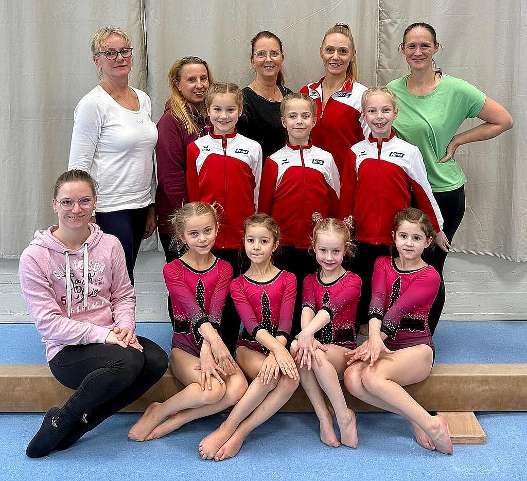 Hinten: Rita Middeke, Caro Feichtinger, Nicole Preuß, Michaela Mendra, Maren Lieblein; Mitte: Mila Grölling, Milla Zugwurst, Isabell Gebhardt; vorne: Laura Aschenbrenner, Anni Schleider, Emilia Asselborn, Lea Brecht, Laura Hildebrand