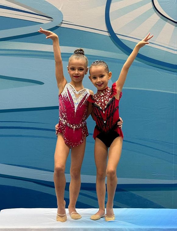 Milana Loschakow, Elizaveta Dik